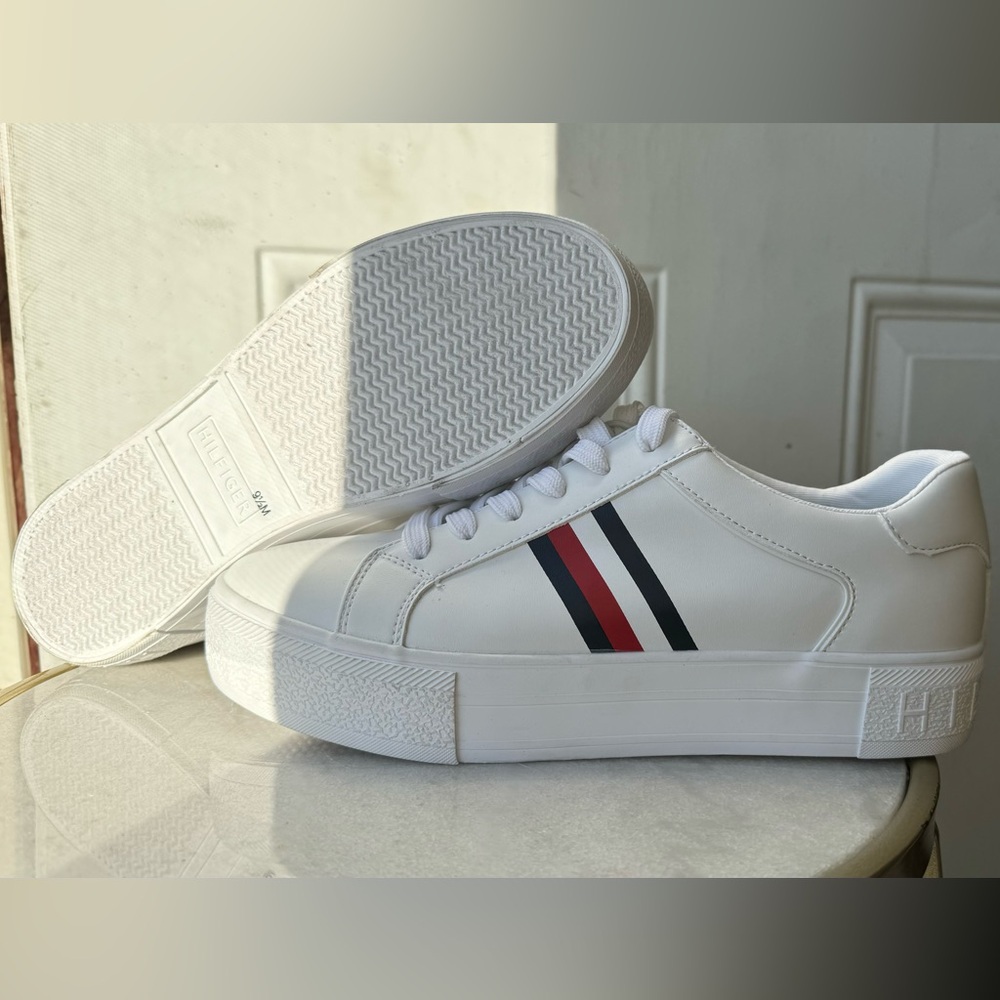 Tommy Hilfiger Belvie Logo White Faux Leather Platform Sneakers. Womens Sz 9,5